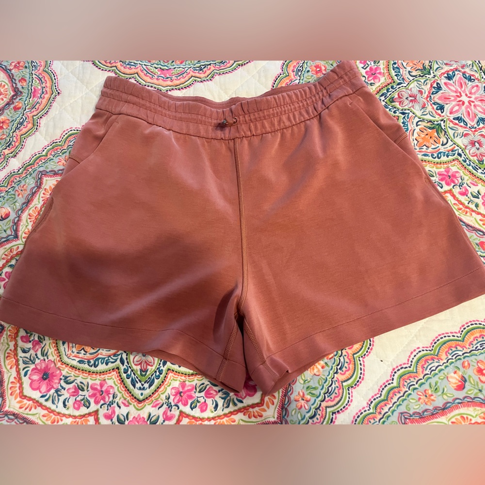 Lululemon Softstreme Shorts sz10